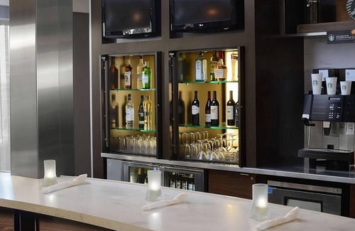 North Dallas Apartment | Ideal Mix of Comfort and Value! 2 Contemporary Units, Parking, Outdoor Pool
