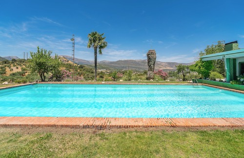 Carcabuey House | Ideal Para Conocer Andalucía, Granada, Córdoba, Málaga, con Gran Piscina, BBQ