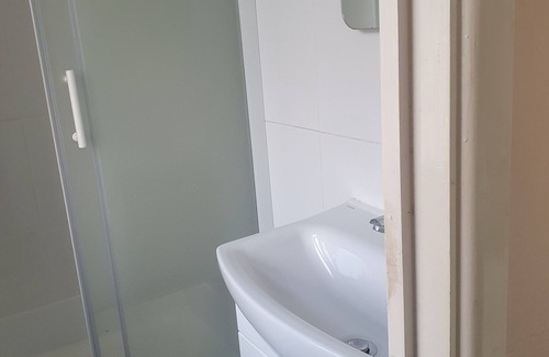 Wainscot House | Ideally located contemporary 3 bed spacious house