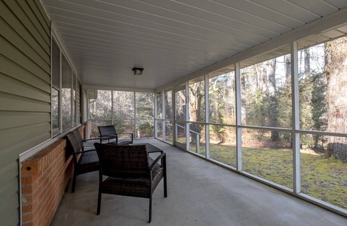 Cedar Mountain Cottage | Idle Hour minutes to Dupont State Forest or Pretty Place