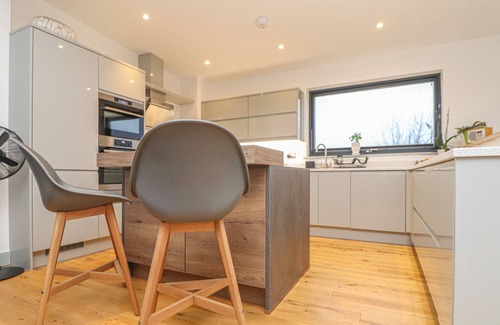 St. Agnes Cottage | IDLEWILD, 2 WHEAL TURNAVORE, pet friendly, with open fire in St Agnes