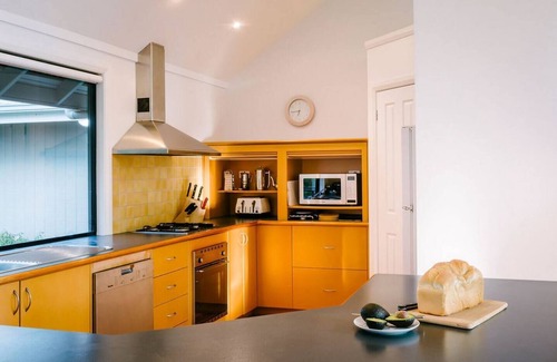 Yallingup Siding House | Idyll Estate Bushland Gem with Spa and Tennis Court