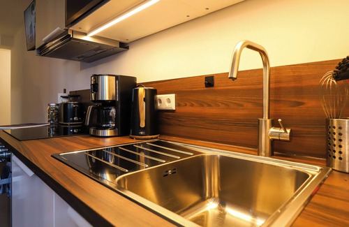 Butzbach Apartment | Idyll of the Wetterau - Parking lot - SmartTVs - Garden view