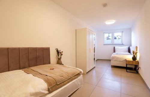 Butzbach Apartment | Idylle der Wetterau - Terrasse - Gartenblick - Parkplatz