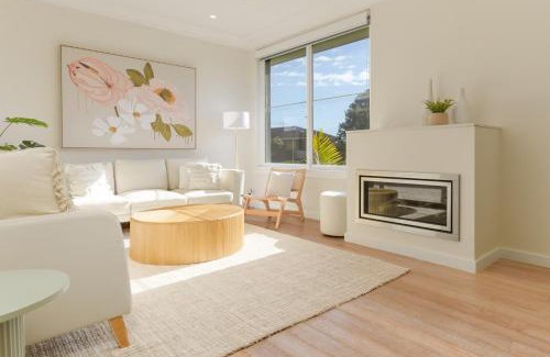 Dee Why House | Idyllic 4-Bed Home With Alfresco Area Near Beach
