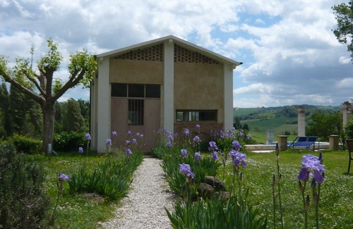 Cupramontana House | Idyllic artist's country house with pool & yoga room in a secluded location