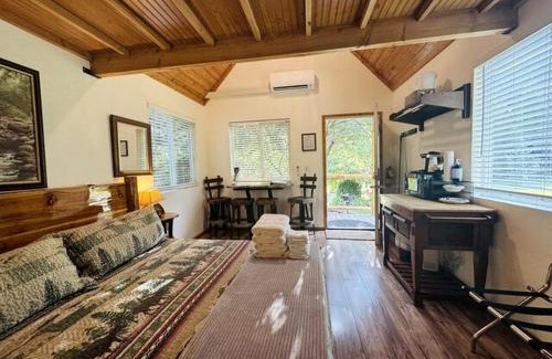 Idleyld Park House | Idyllic Cabin for Group Getaway along the North Umpqua River, Oregon