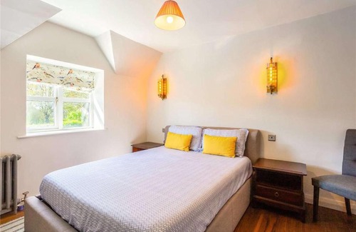 Ablington Villa | Idyllic Cotswold stone cottage with private garden, views and modern conveniences