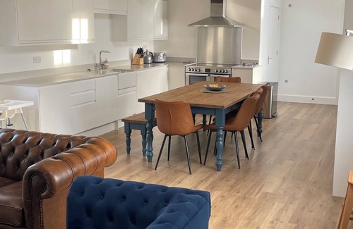 Upper Dean House | Idyllic Countryside 4 Bedroom Retreat