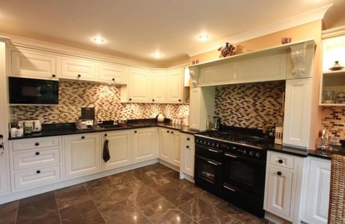 Stonehaven House | Idyllic countryside haven with lush landscape, manicured garden, pond and stream