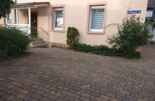 Deidesheim Apartment | Idyllic on the wine route. From state guests to wine hikers
