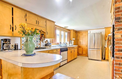 Florence House | Idyllic Pittsford Farmhouse~20Mi to Killington Ski