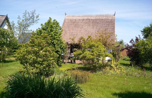Kroeslin House | Idyllic thatched cottage on the old Peene