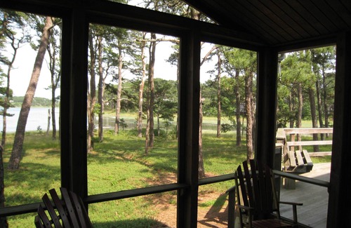 Pleasant Point House | Idyllic Waterfront Home on Drummer Cove in Quiet Pine Grove on Pleasant Point.