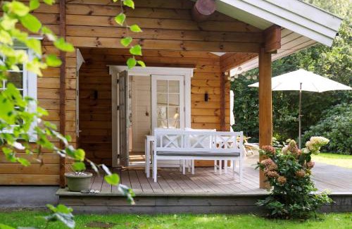 Hoensinge House | Idyllic Wooden Lumber House 300M From Water