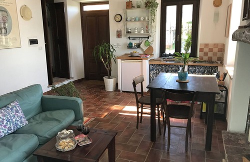 Montegrosso dʼAsti Bed & Breakfast | IL CAMPANILE - "Gilda" room with kitchen use