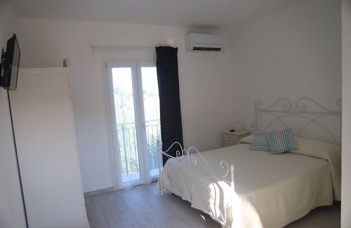 Castorano Bed & Breakfast | IL GELSO Country house in the heart of the Marche countryside
