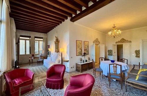 Dorsoduro Apartment | Il giardino segreto di Monty Don sul Canal Grande