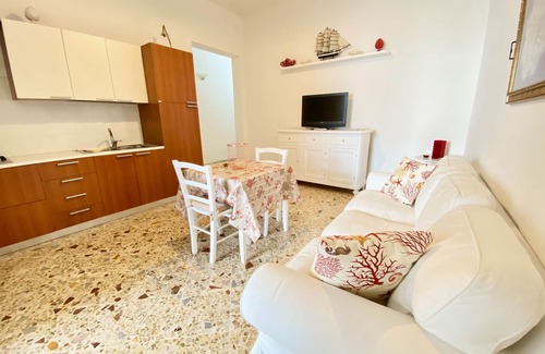 Roca Vecchia House | Il Marinaio 3 - Apartment with veranda 80 meters from the sea, 5 sleeps