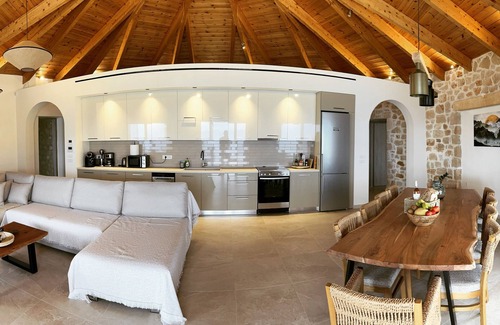 Skinaria Villa | Il Sogno di Zante Luxury villa by the sea.
