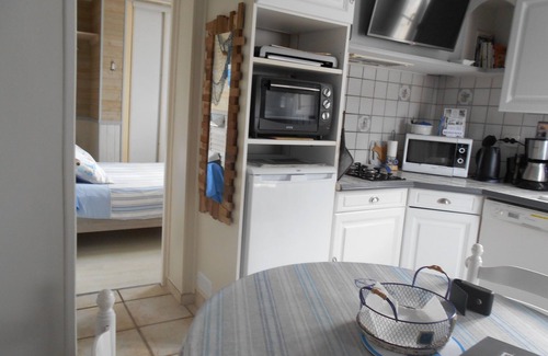 Saint-Martin-de-Re House | ILE DE RE 2/3 P: bikes, Wifi, linen, kitchen, parking, shops, beach, port,