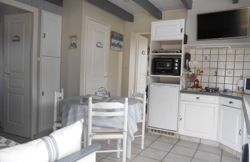 Saint-Martin-de-Re House | ILE DE RE 2/3 P: bikes, Wifi, linen, kitchen, parking, shops, beach, port,
