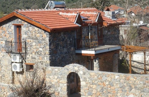 Fethiye Cottage | Ilkim Ev - Sample life in a traditional but modernised simple Turkish cottage