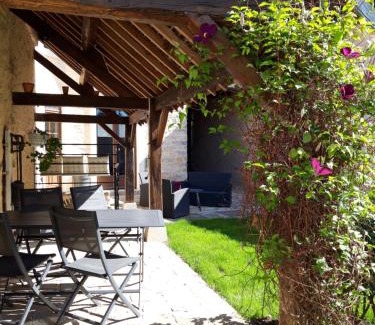Ury House | Ilot Bonheur