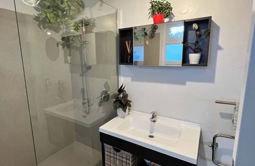 Auckland House | Imagine a Beach House with Sea Views. Just relax, child and pet friendly
