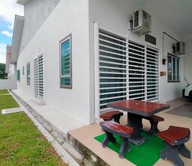 Behrang Stesen House | Iman4 Homestay
