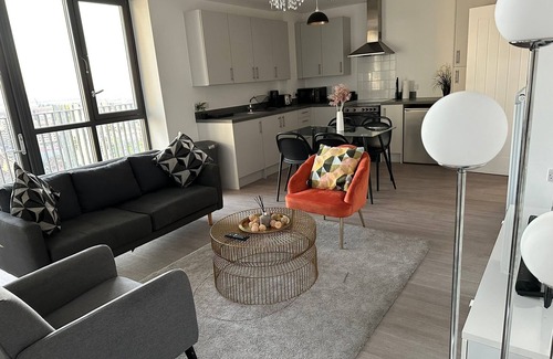 Canning Town Apartment | Immaculate 2-Bed Apartment in east London