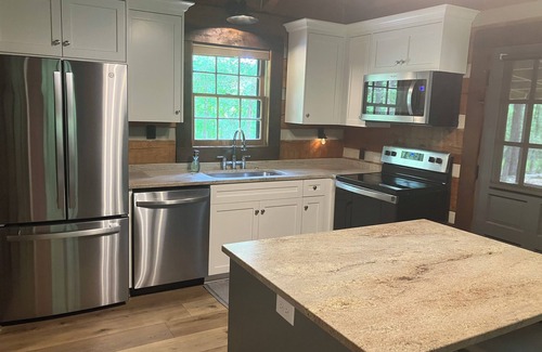 Bath Cabin | Immaculate cabin bordering national forest, close to Augusta, GA - -Masters
