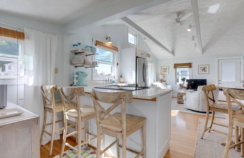 Point Judith House | Immaculate Cottage, Walk to Sand Hill Cove Beach
