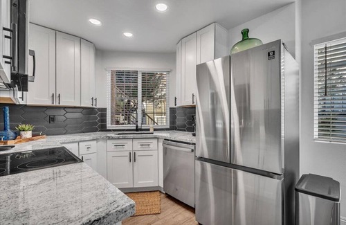 Mesa Condo | Immaculate, Mid-century design