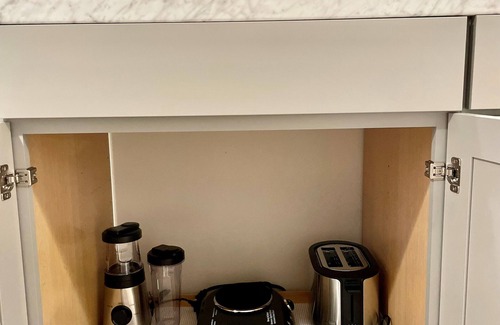 Bergenfield Apartment | Immaculate Newly Renovated 1 Bedroom Apt Near NYC