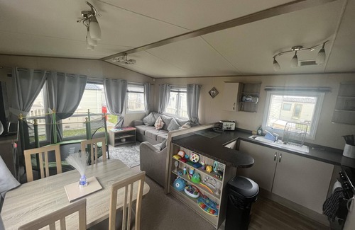 Porthcawl Apartment | Immaculate Sen friendly 3-Bed caravan in Porthcawl