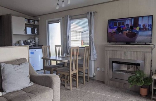 Porthcawl Apartment | Immaculate Sen friendly 3-Bed caravan in Porthcawl