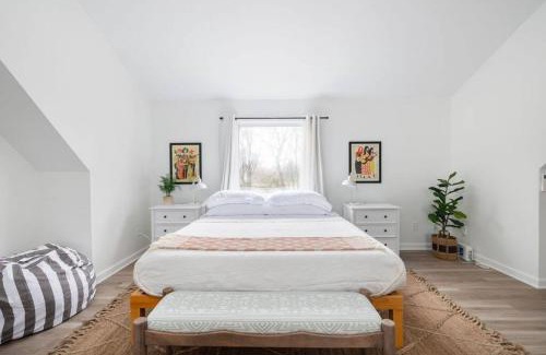 Thompson's Station House | Immaculate Sleeps 8 Fire pit Grill Fam Amenities