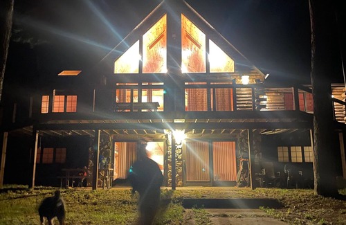 Wauksaukee Ski Chalet | Immaculate Wooded Retreat on the ¼ Mile Pristine Menominee River