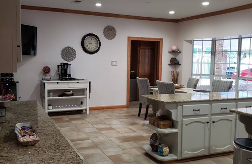 Broadmoor House | Immaculate Zen Retreat, Centrally Located