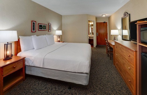Galena House | Immerse in Galena's History - Cozy Inn with Free Breakfast | 2 Units