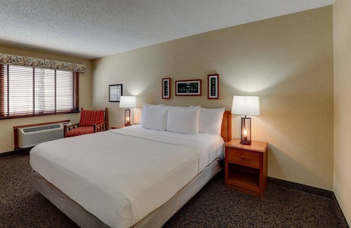 Galena House | Immerse in Galena's History - Cozy Inn with Free Breakfast | 2 Units