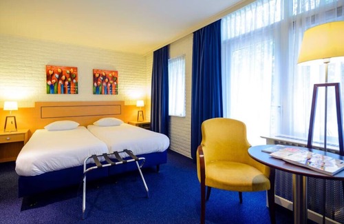 Beekbergen-Zuid Hotel | Immerse in Nature's Beauty: Convenient Room with Indoor Pool, Near Burgers Zoo