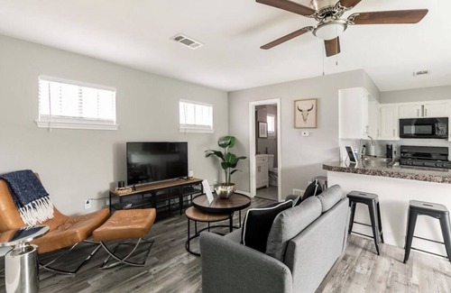 Lower Greenville Apartment | Immerse yourself in the rich, vibrant Dallas culture in this cozy urban getaway.