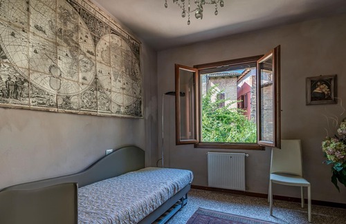 Castell'Arquato Apartment | Immerse yourself in a historical experience, the Kampfstein House, built in 1700, offers you and you