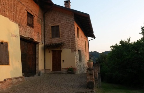Casalborgone House | Immersed in the green relaxation of an authentic farmhouse and convenient to services