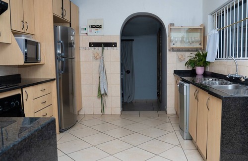 Greater Johannesburg Metropolitan Area House | Impeccable 3 bed family House in Johannesburg, 6km away from Sandton