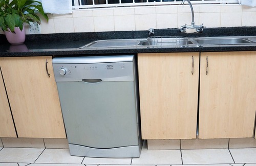 Greater Johannesburg Metropolitan Area House | Impeccable 3 bed family House in Johannesburg, 6km away from Sandton