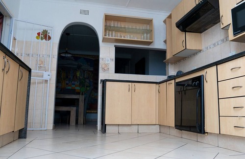 Greater Johannesburg Metropolitan Area House | Impeccable 3-Bed House in Joburg, 6km near Sandton, close to Gautrain.
