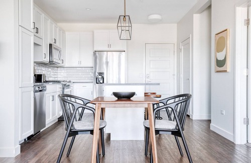 Elmhurst Apartment | Impeccable Elmhurst 1BR w/Lounge, Pool & Gym nr Metra, by Blueground